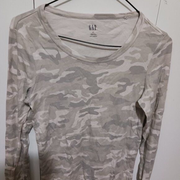 Gap Long Sleeve White and Gray Camo Favorite T-Shirt Women's Size S/P - Picture 1 of 4